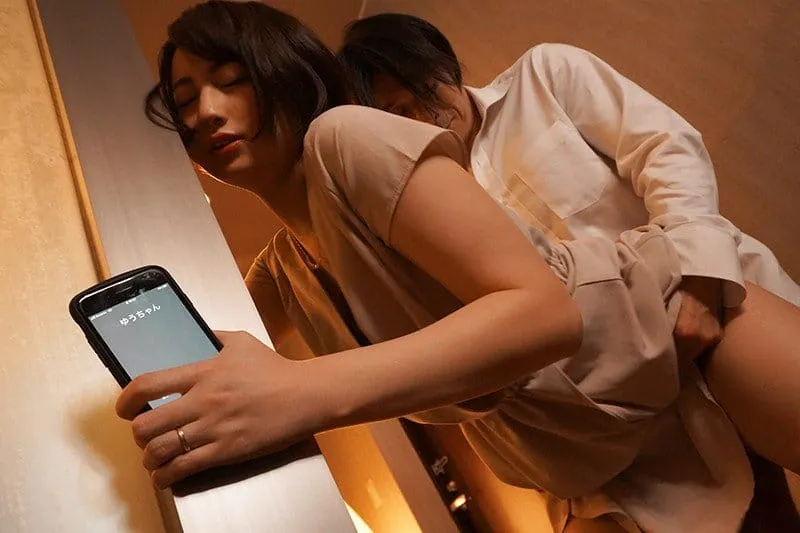 Vợ yêu đi họp lớp rồi nắc với nyc mặc cho chồng ở nhà chờ